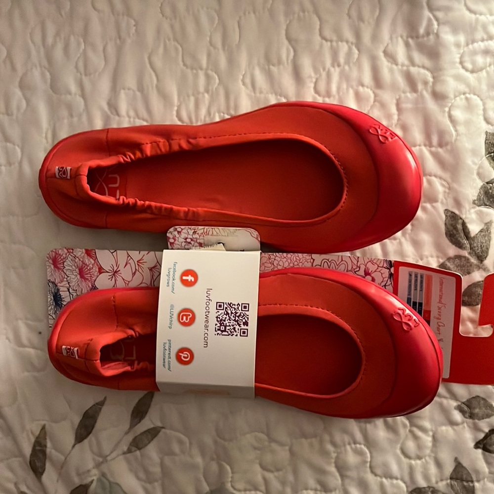 1/$10 or 2/$15 LUV DREAM FLATS Metallic Red Euro size 34 (2.5)